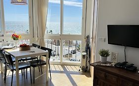 Love Nest By The Sea Wake Up With Ocean Views In Every Room Ruselo R408